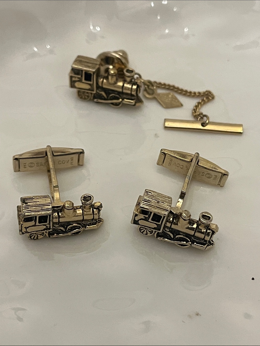 VINTAGE Sarah Coventry Gold Train Engine Cufflinks and Tie Tack